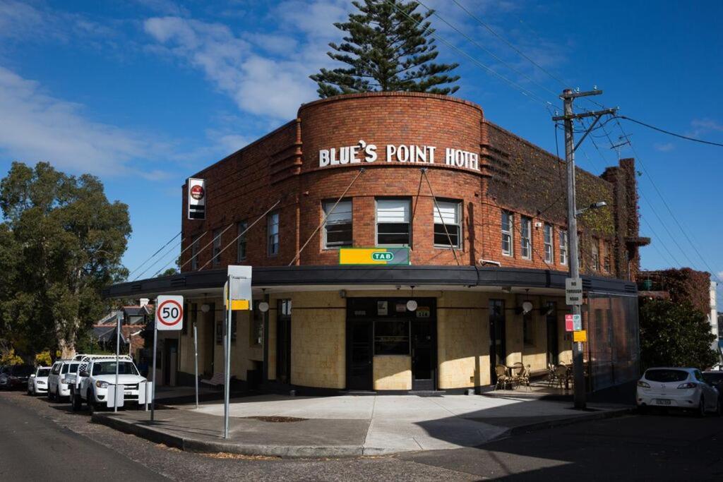 Blues Point Hotel Sydney Bagian luar foto