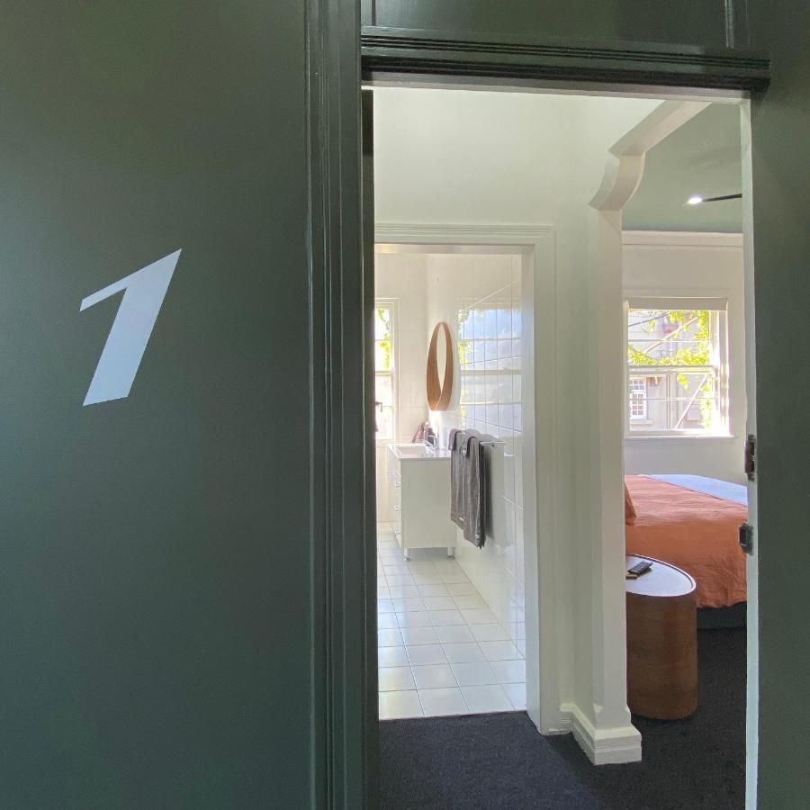 Blues Point Hotel Sydney Bagian luar foto